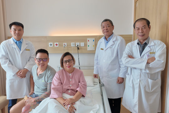 Vinmec Đà Nẵng mổ cấp cứu loại bỏ khối u buồng trứng khổng lồ cho bệnh nhân suy thận