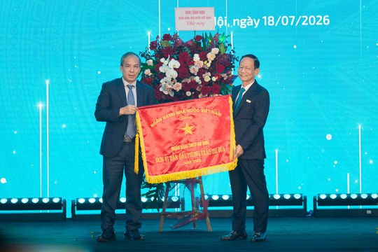 ABBank nhận Cờ thi đua của Ngân hàng Nhà nước Việt Nam