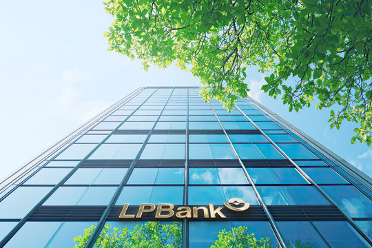 LPBank báo lãi gần 6.000 tỷ đồng, thu ngoài lãi tăng 33% sau 6 tháng đầu năm 2026