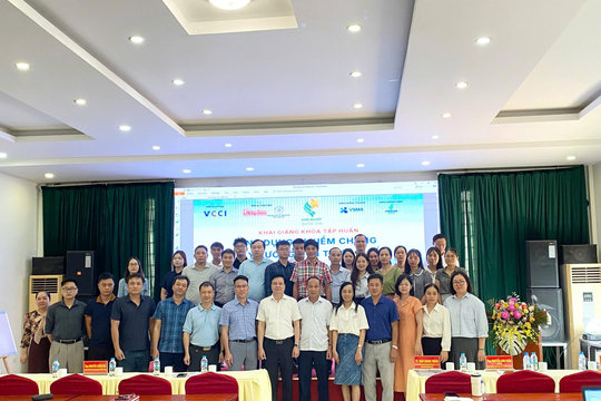Khai giảng khóa tập huấn "Ứng dụng AI kiểm chứng từ ý tưởng đến thực chiến" tại Hưng Yên