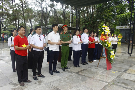 Hành trình về nguồn: Thắp sáng đạo lý "Uống nước nhớ nguồn"