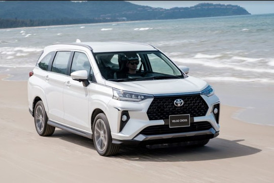 Toyota Veloz Cross giảm giá “xuống đáy”