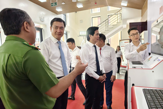 Trạm dịch vụ công số Lạng Sơn - Bước đột phá đưa công nghệ AI phục vụ nhân dân