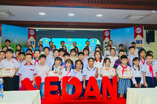Vedan Việt Nam tuyên dương gần 1.000 học sinh là con cán bộ công nhân viên đạt thành tích học tập xuất sắc