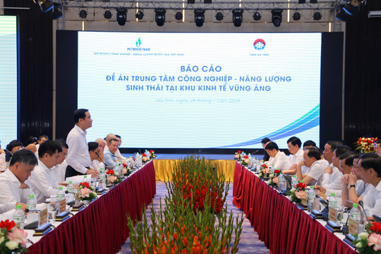 Petrovietnam mở rộng hợp tác lĩnh vực công nghiệp - năng lượng tại Hà Tĩnh