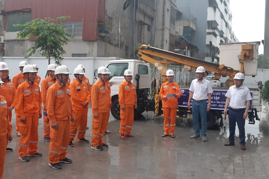 EVNNPC chủ động bảo vệ sức khỏe người lao động trong mùa mưa bão