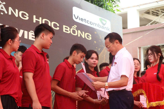 Hơn 3.000 sinh viên HHT bước vào hành trình mới với sự đồng hành của doanh nghiệp