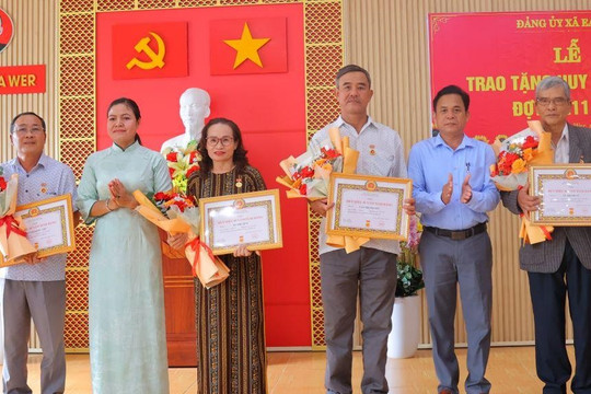 Người có uy tín - hạt nhân tích cực trong tuyên truyền pháp luật ở xã Ea Wer