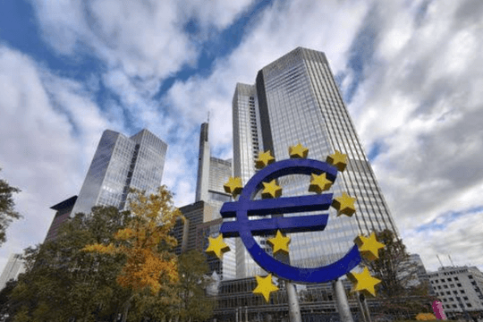 Eurozone lấy lại đà tăng trưởng