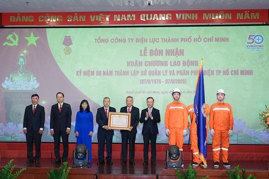 EVNHCMC nhận Huân chương Lao động hạng Ba, hướng tới chuẩn điện lực khu vực và thế giới