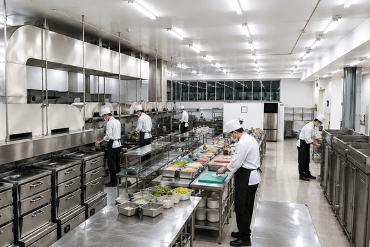 Tối ưu hóa chi phí vận hành nhà hàng: Xu hướng chuyển dịch sang bếp công nghiệp đồng bộ