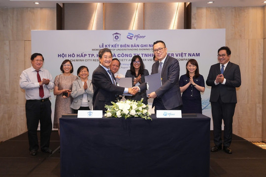 Pfizer Việt Nam ký kết hai biên bản ghi nhớ hợp tác chiến lược nhằm tăng cường năng lực hệ thống y tế
