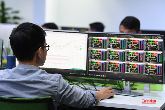 "Bật" cơ chế giám sát cổ phiếu sau nâng hạng