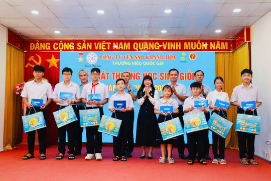 Yến sào Khánh Hòa dành gần 2,3 tỷ đồng tiếp sức học sinh trước thềm năm học mới