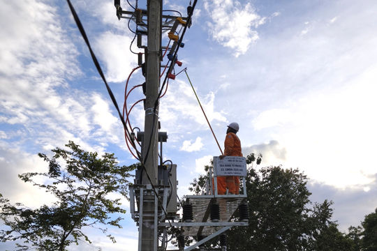 Điện lực Tủa Chùa (Công ty Điện lực Điện Biên) đóng điện 3 trạm biến áp phục vụ Nhân dân đón Tết Độc lập 2/9
