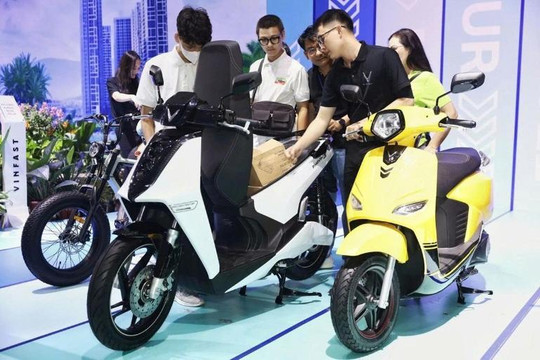 Thị trường xe máy điện “bùng nổ” mạnh mẽ