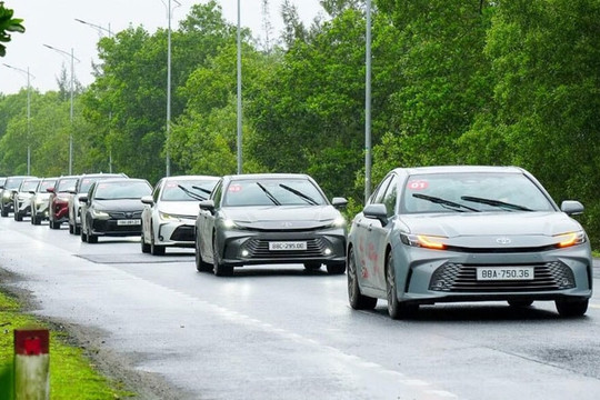 Toyota đầu tư lớn vào xe hybrid tại Việt Nam