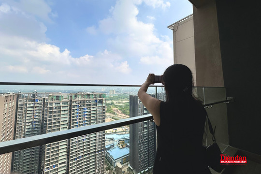 Thanh khoản bất động sản suy giảm, chủ đầu tư chịu áp lực kép