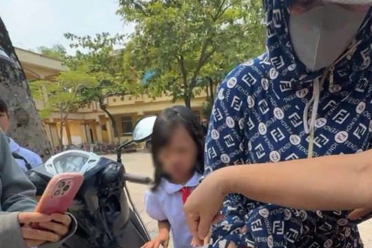 Ai “gác cửa” bữa ăn học đường?