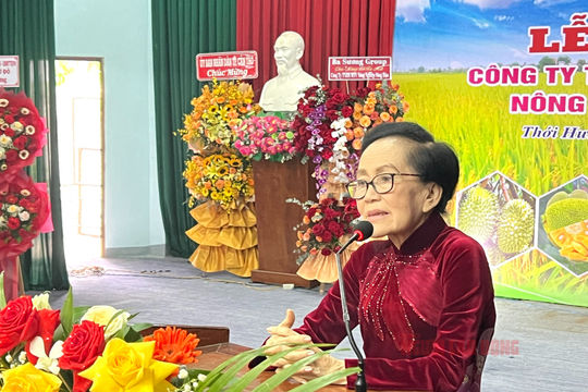 Trên vùng đất Sông Hậu, một lần nữa bà Ba Sương giong thuyền ra khơi