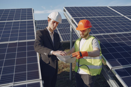 Doanh nghiệp ứng phó ra sao khi giá dầu tăng vọt?