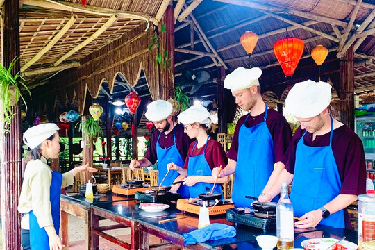 Nâng chất lượng nguồn nhân lực du lịch Đà Nẵng