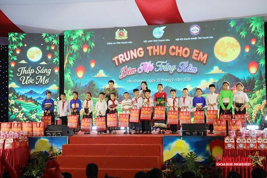Thanh Hóa: "Thắp sáng ước mơ – Gọi trăng về bản" cho hơn 1.000 thiếu nhi vùng biên