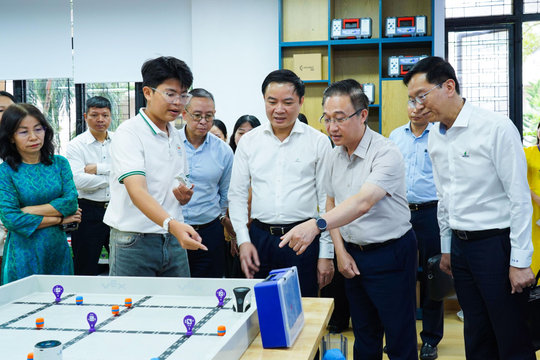 STEM INNOVATION PETROVIETNAM: Đổi mới cách dạy, khơi mở cách học