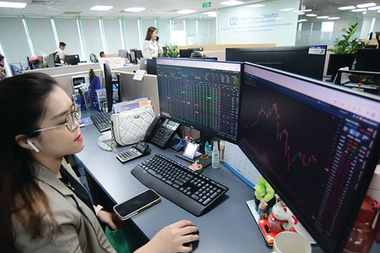 Chưa thể kỳ vọng dòng tiền ồ ạt