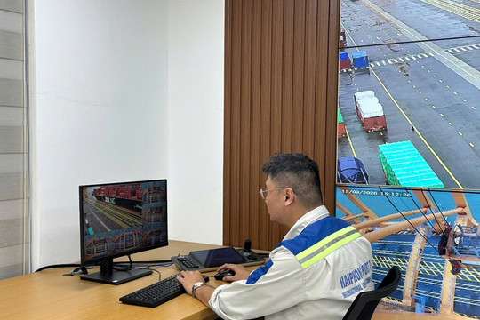 Khi dữ liệu, AI và tự động hóa định hình tương lai sản xuất, logistics