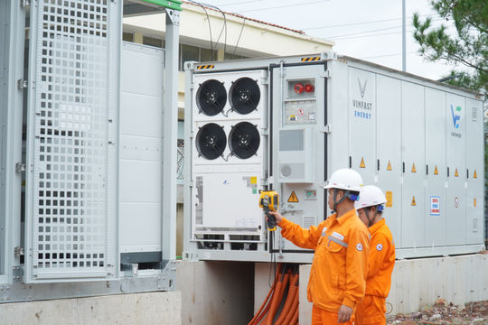 EVNNPC: Từng bước làm chủ công nghệ pin lưu trữ năng lượng BESS trên lưới điện miền Bắc