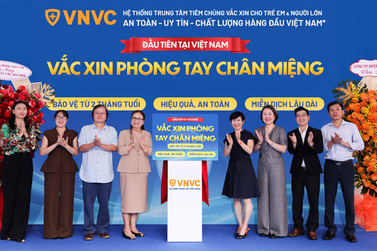 VNVC triển khai tiêm vaccine tay chân miệng đầu tiên cho trẻ em Việt Nam