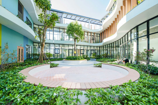 Vin Nexus Center: Trường học hạnh phúc hình trái tim và những gam màu rất “lạ”