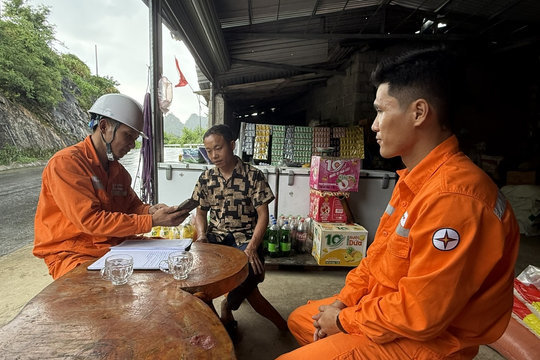 Thắp sáng “vùng lõm”, mở đường tương lai: Điện về, sóng đến
