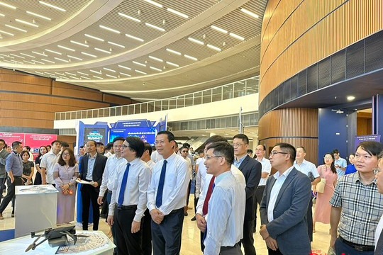 Ứng dụng công nghệ, AI vào phát triển kinh tế số, đô thị thông minh