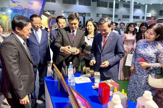 Việt Nam - Lào mở rộng dư địa hợp tác thương mại