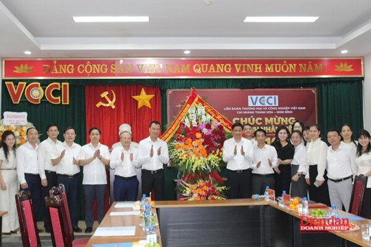 Lãnh đạo tỉnh Thanh Hóa chúc mừng VCCI Thanh Hóa - Ninh Bình nhân Ngày Doanh nhân Việt Nam