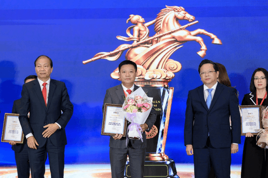 Chủ tịch THT Việt Nam Holdings được vinh danh Doanh nhân Việt Nam tiêu biểu