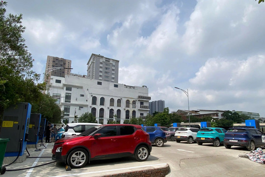 Mua xe “ra tiền”, dân kinh doanh ngày càng chuộng ô tô điện VinFast