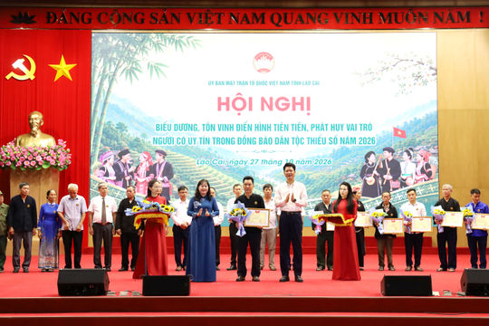 Lào Cai: Tôn vinh 50 người có uy tín tiêu biểu trong đồng bào dân tộc thiểu số