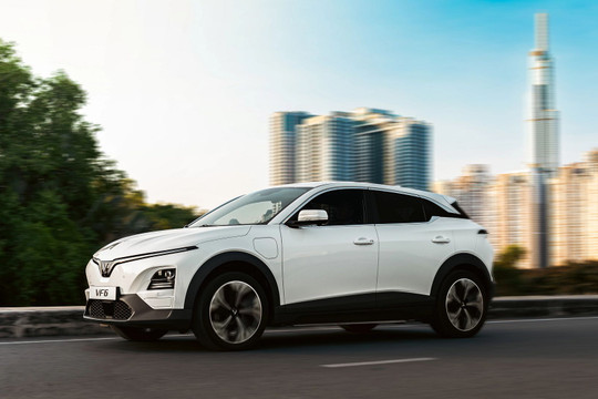 Chủ xe VinFast VF 6: Đi làm giờ cao điểm vẫn nhàn chân phanh