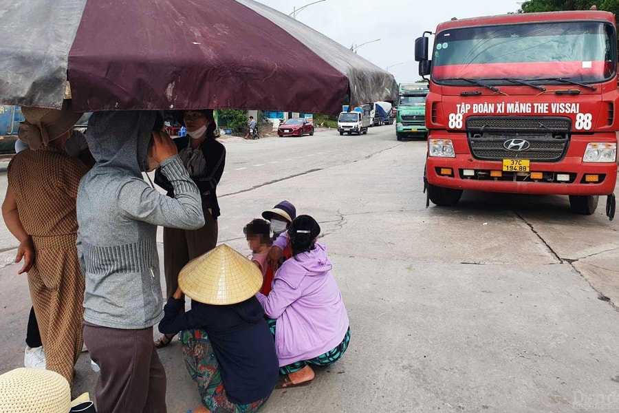 Vì sao người dân lại “tái diễn” chặn xe vào cảng ở Nghệ An?