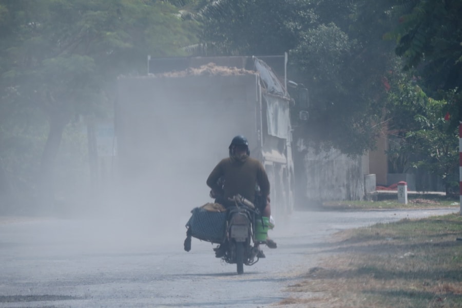 Nghệ An: Loạt xe tải trọng lớn “trẩy hội… ăn đất” ở đập Hủng Cốc?