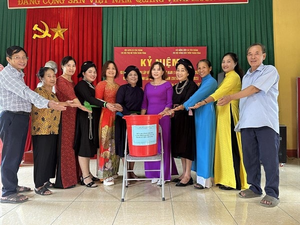 Hiệu quả từ mô hình “Hũ gạo tình thương, tặng thẻ BHYT, trao yêu thương"