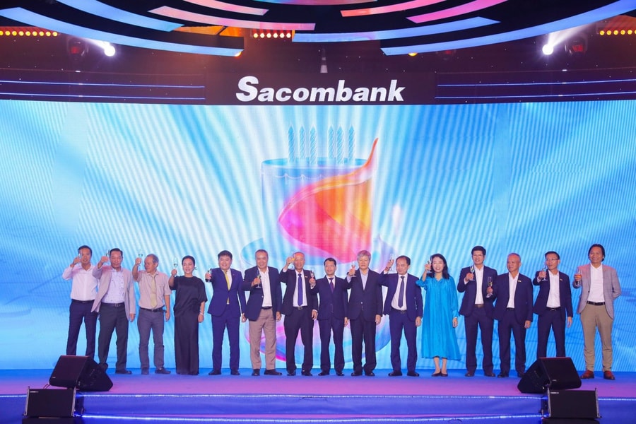 Sacombank đón tuổi 32 với loạt thành quả ấn tượng