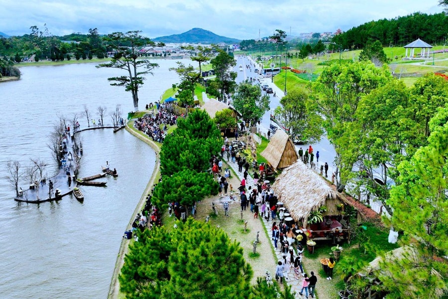 Festival hoa dẫn lối du lịch