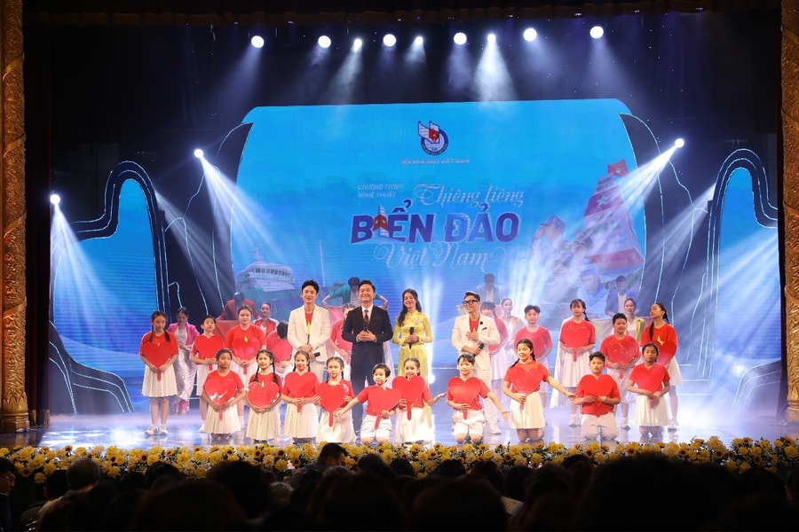 Chương trình nghệ thuật "Thiêng liêng biển đảo Việt Nam" - Khơi gợi nhiệm vụ và trách nhiệm bảo vệ chủ quyền đất nước