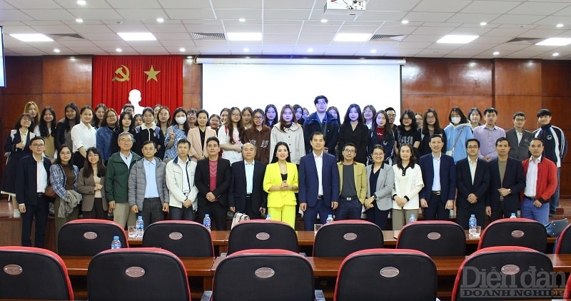 Nâng cao trách nhiệm của phụ nữ khu vực phi chính thức trong việc ngăn ngừa ô nhiễm rác thải