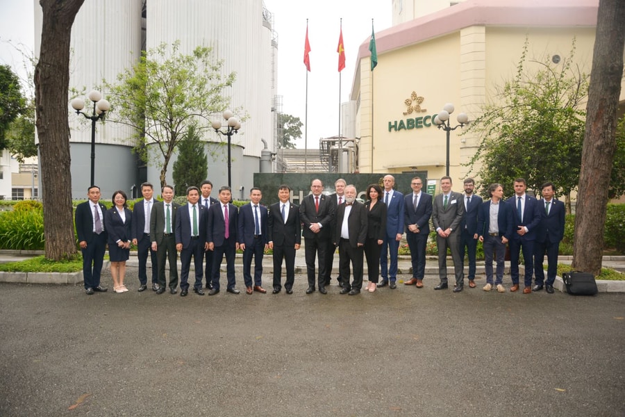 Cộng hòa Séc cam kết cung ứng đủ sản lượng "hoa bia Saaz" cho sản xuất bia Hà Nội