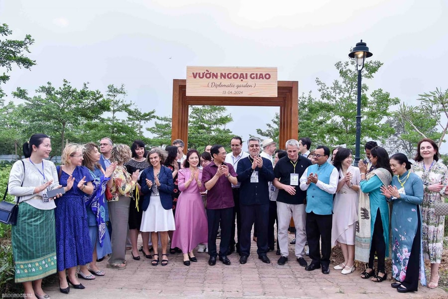 Gần 500 nhà ngoại giao gặp gỡ, giao lưu tại Hà Nội